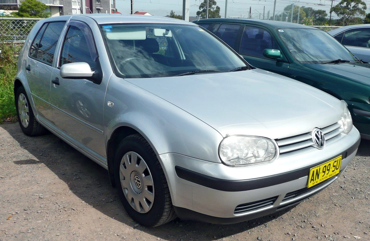 Volkswagen Golf 4 п'ятидверний хетчбек — один із найпопулярніших автомобілів до 5000 доларів